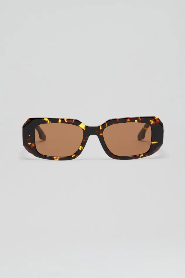 Eyewear ST BOLD RECTANGLE SUNGLASSES TORTSHELL Scanlan Theodore Women Eyewear ST BOLD RECTANGLE SUNGLASSES TORTSHELL Scanlan Theodore Women