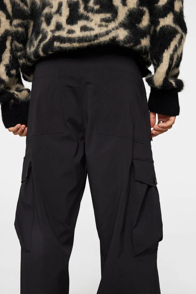 JLindeberg Cosmo Tech Cargo Pants Men Trousers