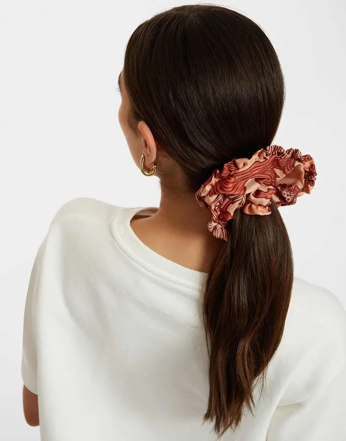La Doublej Scrunchie Reef Pale Pink In Silk Twill Women Hair Accessories