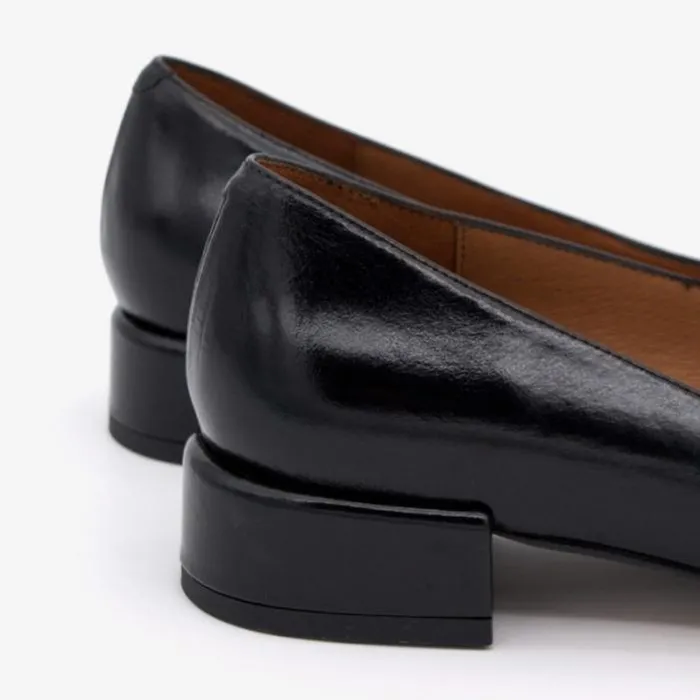 ngel Alarcn Ballerinas Woman YALO 8211 Leather Ballerina With Round Toe And Metallic Trim