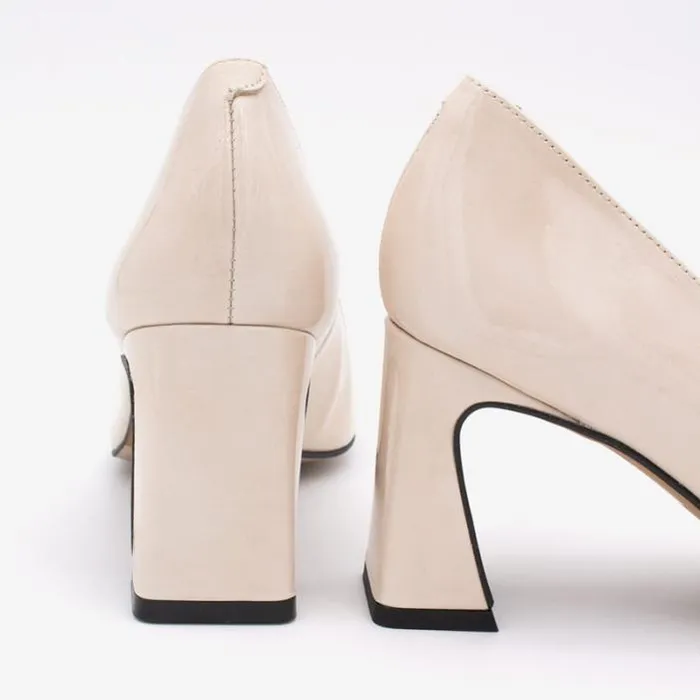 ngel Alarcn Moccasins Woman JALCA 8211 Patent Lelather Pump With Comfortable Heel And A Gold Trim