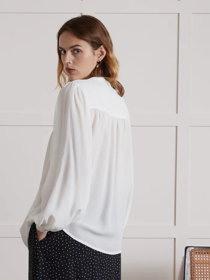 Women Cyrillus Clothing Shirt Made With A Flowing Textured Fabric Ecru